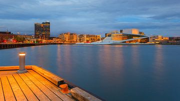 Zonsondergang bij het Opera Huis in Oslo, Noorwegen van Henk Meijer Photography