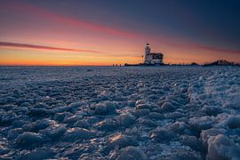 Winter at the lighthouse of Marken by Raoul Baart