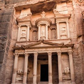 The treasury Petra Jordan by Jelmer Laernoes