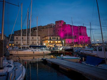 Napels - Castel dell'Ovo bij nacht van t.ART