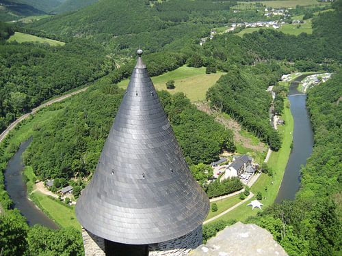 Fly over Castle Bourscheid