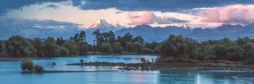 Nieuw-Zeeland Lake Pukaki met Mount Cook Panorama van Jean Claude Castor