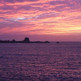 Schöner Sonnenuntergang in Plouguerneau, Bretagne, Frankreich von Imladris Images