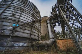 Urban Exploration to an abandoned nuclear power plant by Slashley Photography
