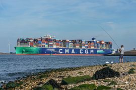 CMA CGM containerschip Trocadero. van Jaap van den Berg