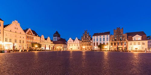 Marktplaats van de Hanzestad Greifswald in de avonduren