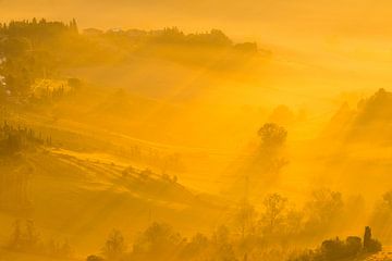 Zonsopkomst in de Toscaanse heuvels van Damien Franscoise