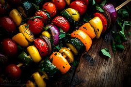 Brochettes de légumes colorées sur support en bois sur Poster Art Shop