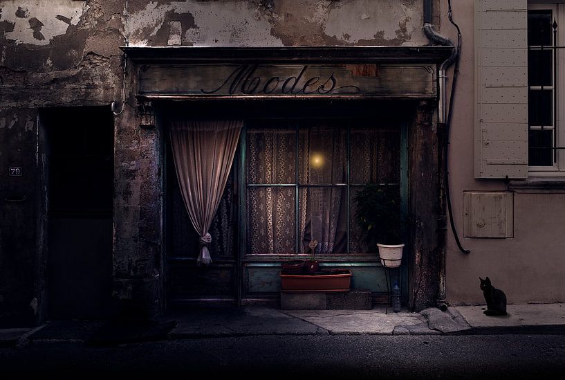 Fashionable in the old town of Vaison-la-Romaine by Wim Schuurmans