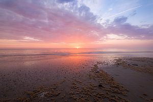 Strand bij zonsondergang van Thijs Friederich