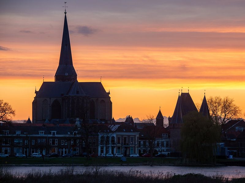 Die Bovenkerk in Kampen im Abendlicht von Evert Jan Kip