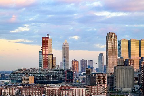 Rotterdam skyline tijdens zonsopgang