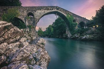 Asturias Cangas de Onis Romeinse Brug van Asturië van Jean Claude Castor