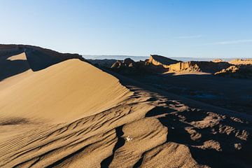 Dune de sable au coucher du soleil