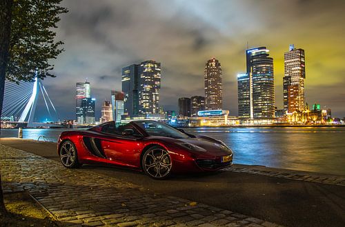 Rotterdam in de avond  Skyline Erasmusbrug 