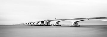 Zeelandbrücke Monochrome von Bernd Sowa