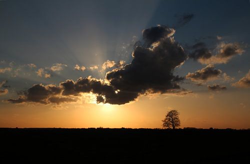 Zon achter de wolken