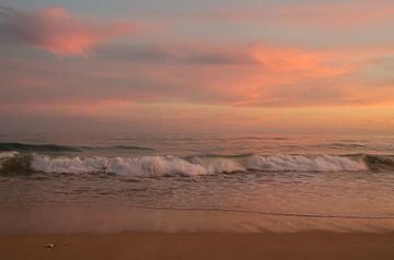 Sunset on beach by Jasper Los