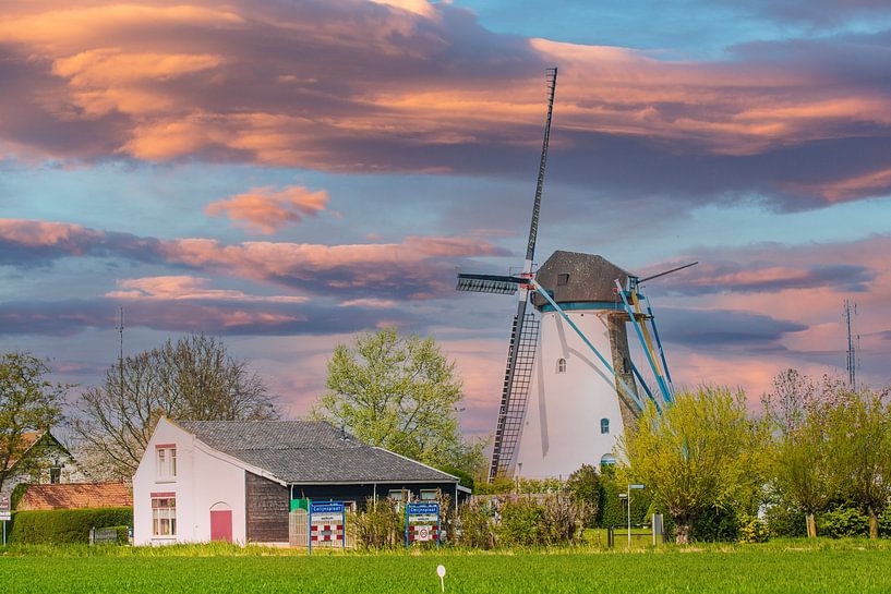 Windmill in Avondrood. by Brian Morgan