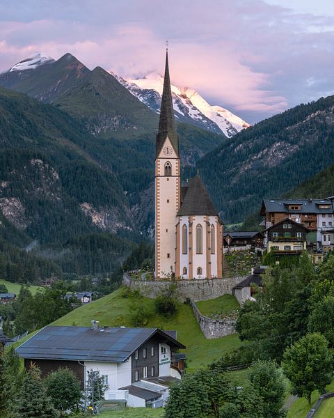 Heiligenblut avec le lever du soleil du Großglockner par Sander Groenendijk
