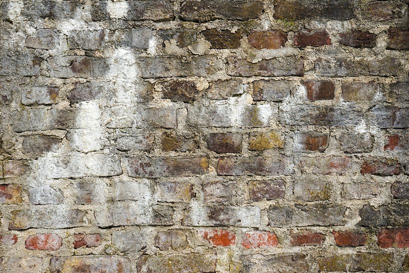 Brick wall - a bit of red van -BLOOS-