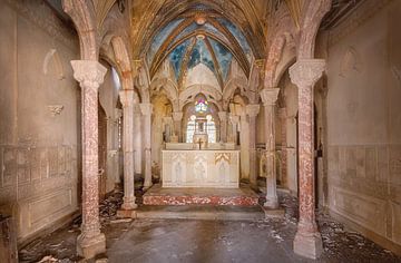 Kleine Kapelle, Frankreich von Roman Robroek – Fotos verlassener Gebäude