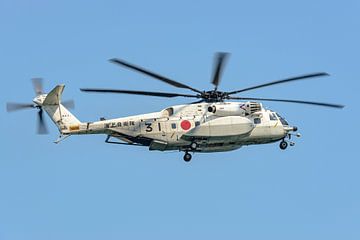 Japanse Sikorsky MH-53E Sea Dragon. van Jaap van den Berg