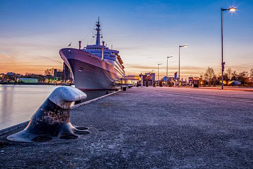 s.s. Rotterdam docked at sunset - HDR city photography