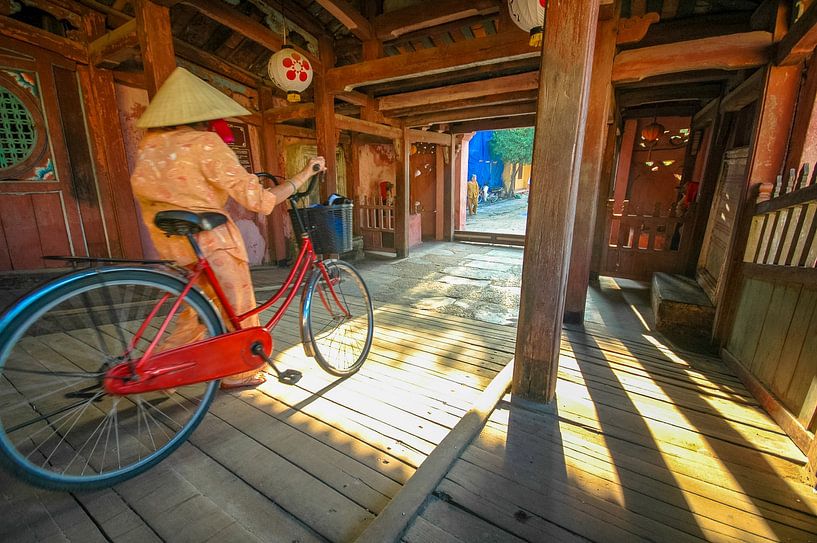 Japanese wooden bridge in Hoi An, Vietnam by Jan Fritz