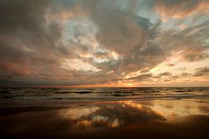 Coucher de soleil avec de beaux nuages sur Texel