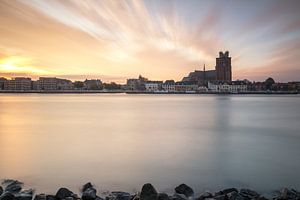 Sonnenaufgang bei Dordrecht  von Ilya Korzelius