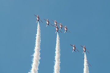 Inverted flying by the Red Arrows von Wim Stolwerk