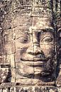 Glimlach van Boeddha in de Bayon tempel, Cambodja van Rietje Bulthuis thumbnail