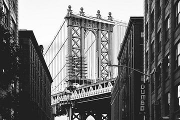 DUMBO - NYC (zwart-wit) van Sascha Kilmer