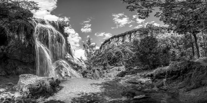 Jura Wasserfall schwarz-weiß von Manfred Voss, Schwarz-weiss Fotografie