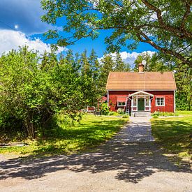 Red wooden house near Vimmerby in Sweden by Rico Ködder