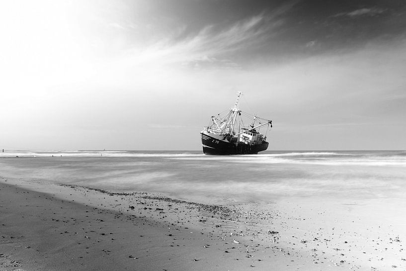 Gestrande vissersboot van Thijs Schouten