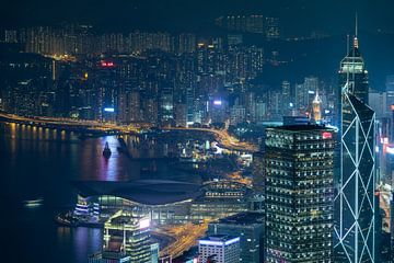Hong Kong, china bij nacht (panorama) van Michael Bollen