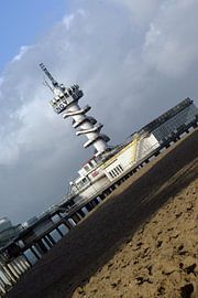 Deel van de Pier van Scheveningen by Jolanda Jouvenaar