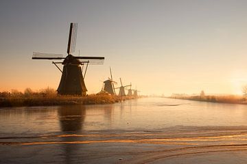 Lever du soleil hollandais un matin froid