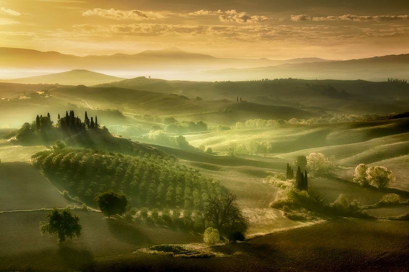 Sunrise in tuscany . by Piet Haaksma