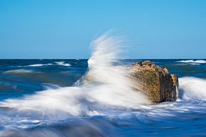 Bunker ruin on shore of the Baltic Sea sur Rico Ködder