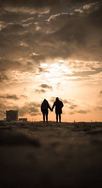 Beach Walk by Frederike Heuvel
