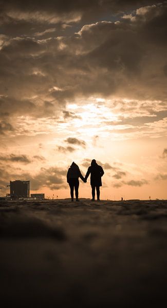 Zon na een druilerige dag op het strand van Frederike Heuvel