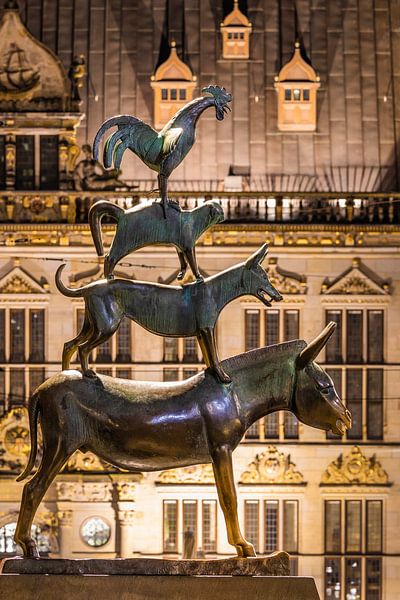 Bremen Town Musicians in the evening by Werner Dieterich