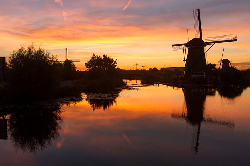 Molen in het avondrood van Marcel van der Voet