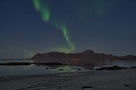 Aurora Borealis met reflectie op de Lofoteneilanden van Kai Müller thumbnail