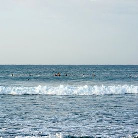 Surfers en golven van Andrew Chang