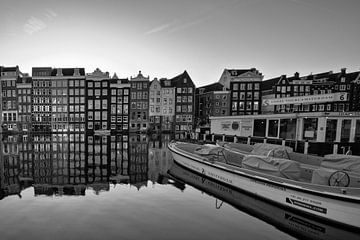Damrak Amsterdam van Peter Bartelings