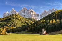 Église dans la vallée de Villnöss dans le Tyrol du Sud